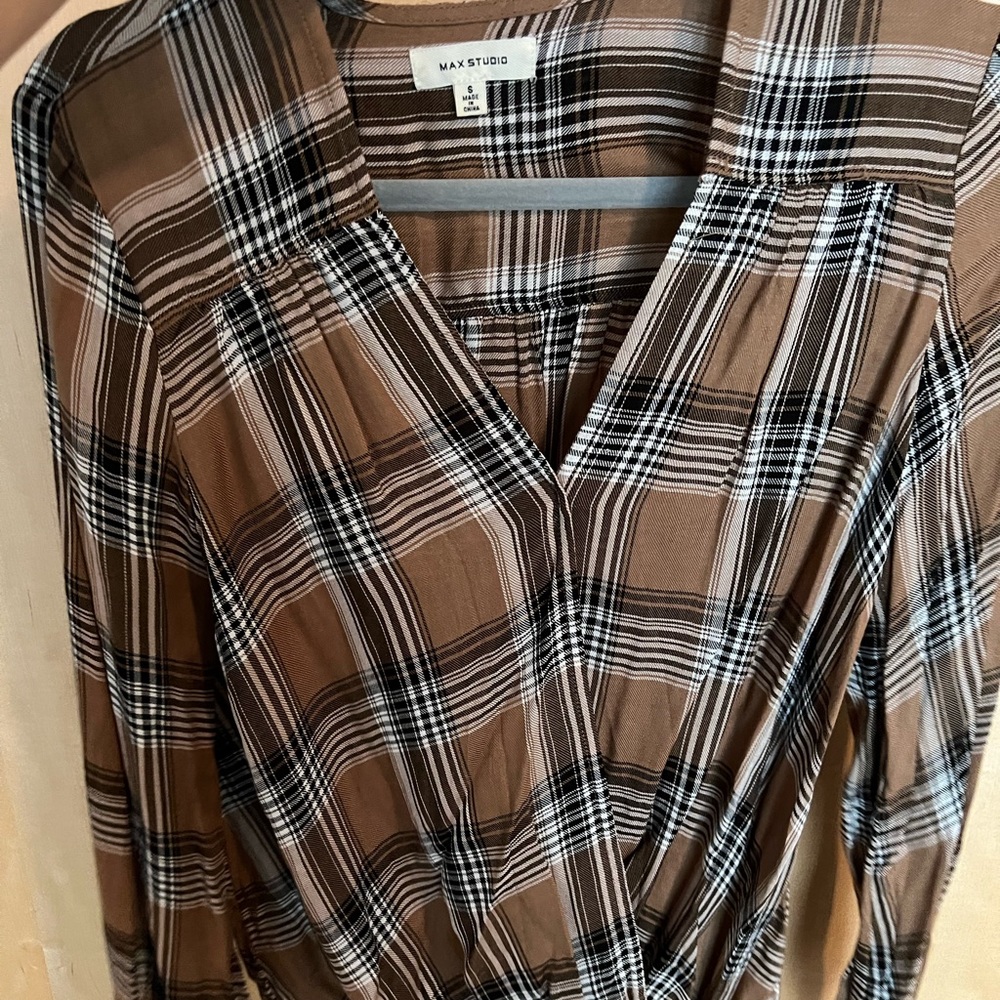 Max Studio Wrap Top - Picture 3 of 3